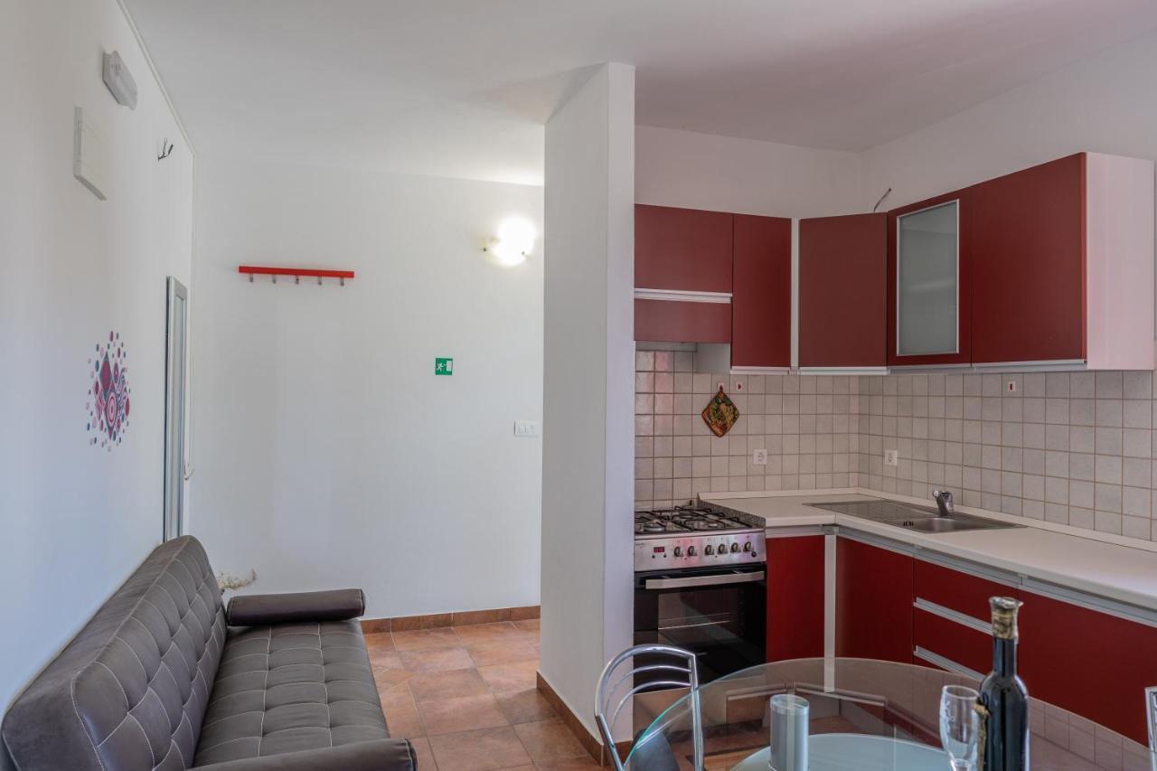Guesthouse Kamarin Помена Экстерьер фото