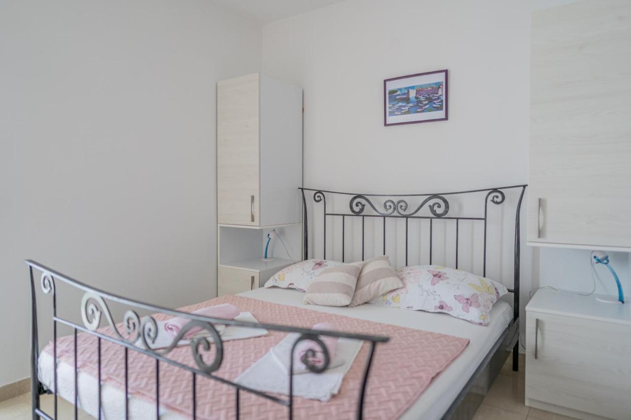 Guesthouse Kamarin Помена Экстерьер фото