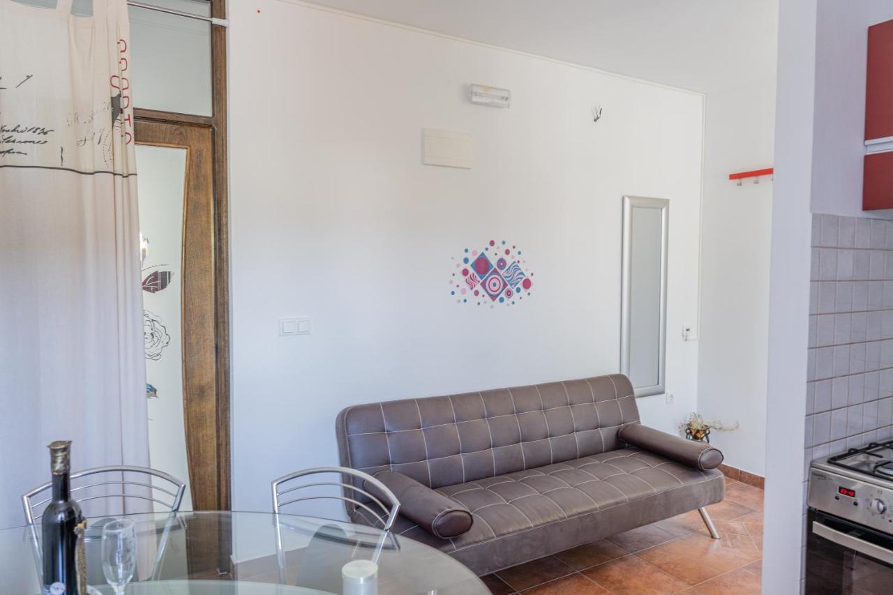 Guesthouse Kamarin Помена Экстерьер фото