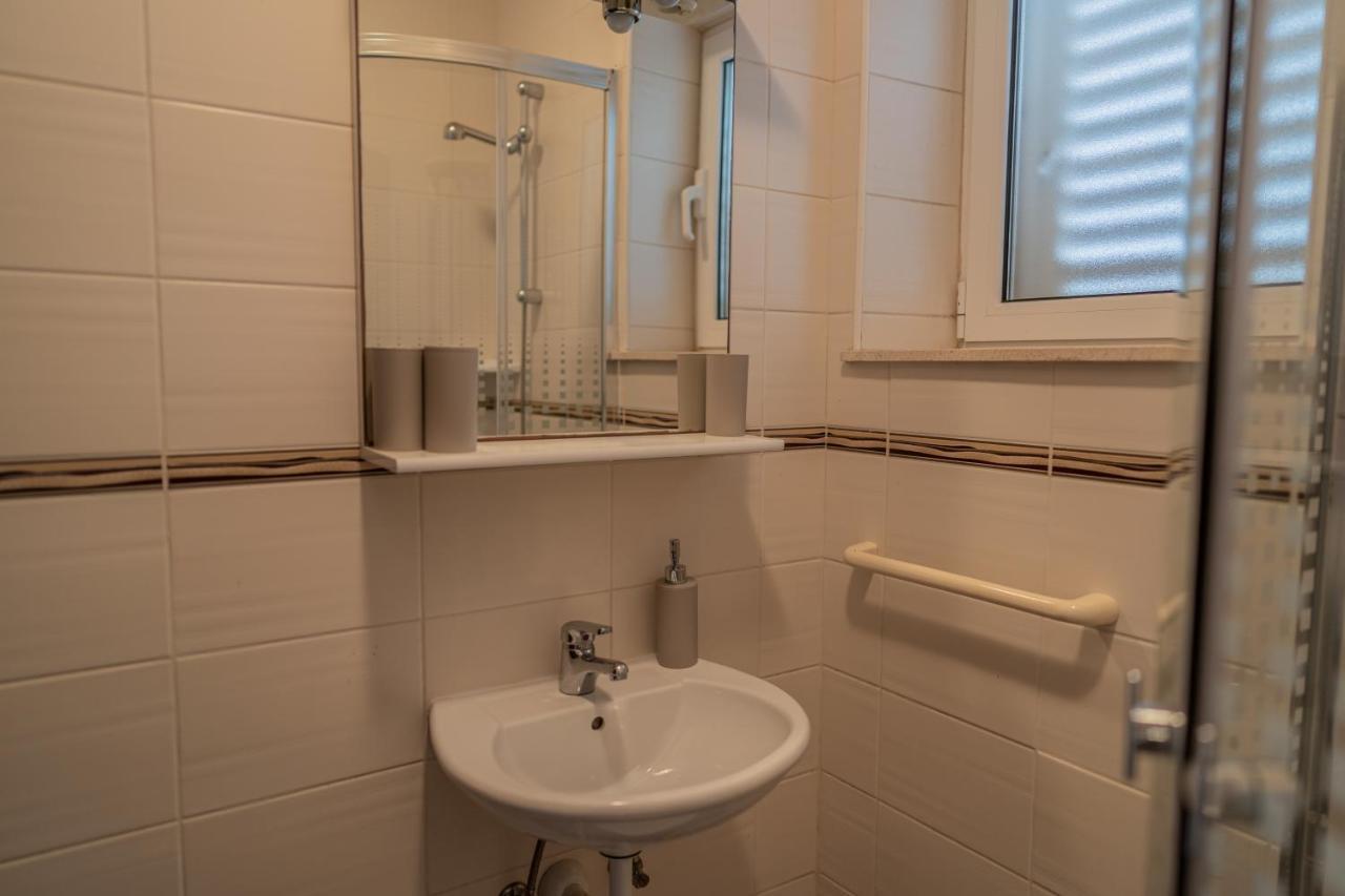 Guesthouse Kamarin Помена Экстерьер фото